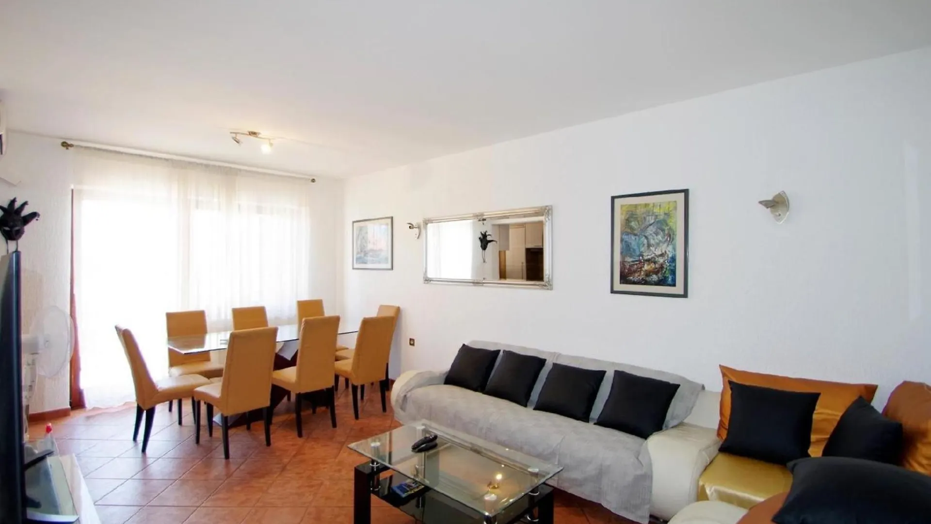 Wohnung In Pula Mit Terrasse, Grill Und Garten